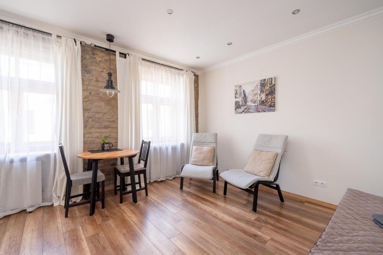 Top-Floor Studio With Courtyard View In Unesco Area, Murnieku Street Residence Riga Buitenkant foto